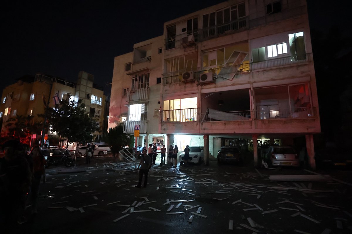 Tel Aviv yerle bir oldu, İran’ın füze yağmuru şehri harabeye çevirdi