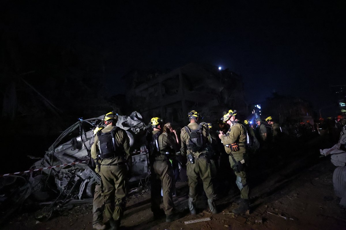 Tel Aviv yerle bir oldu, İran’ın füze yağmuru şehri harabeye çevirdi