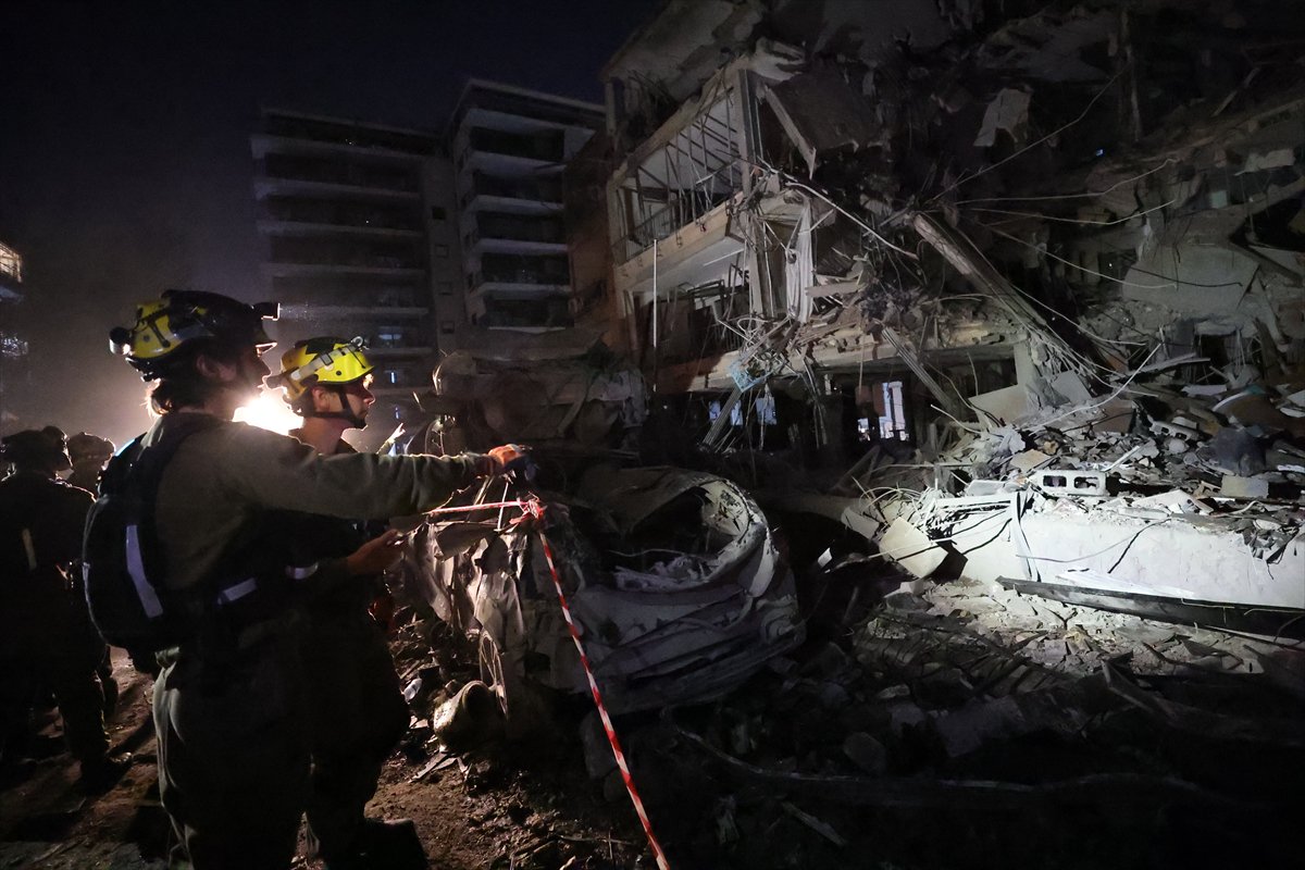 Tel Aviv yerle bir oldu, İran’ın füze yağmuru şehri harabeye çevirdi