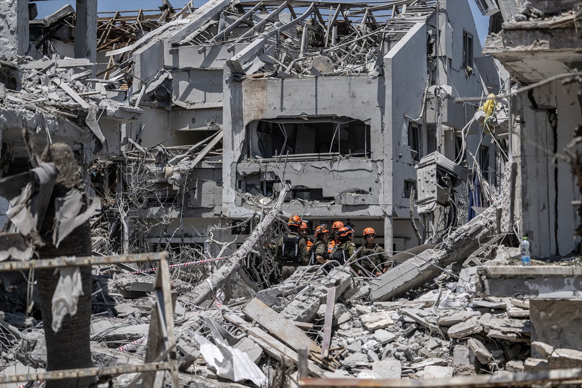 İran’ın misilleme füze atakları Tel Aviv’de hayatı felç etti