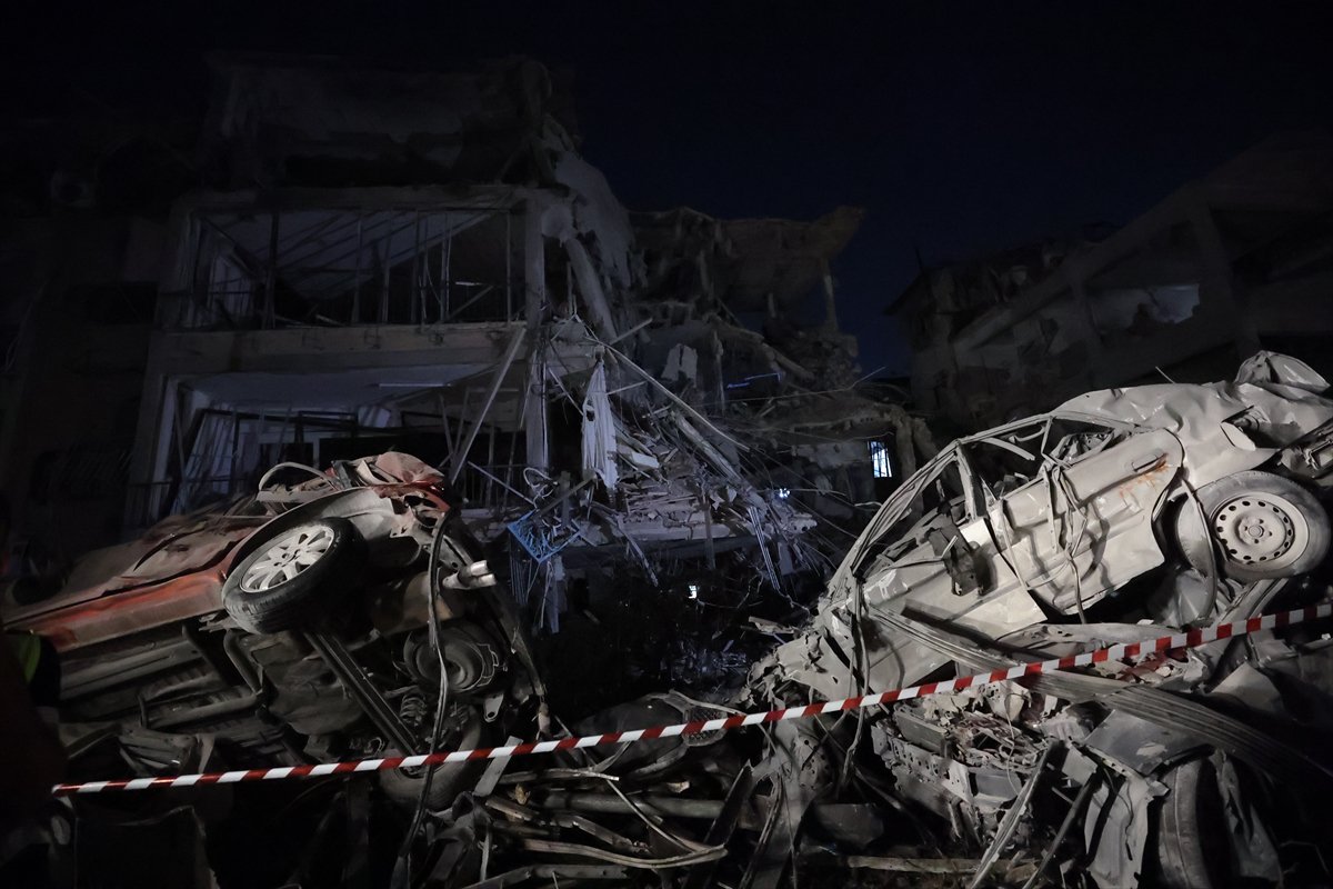 Tel Aviv yerle bir oldu, İran’ın füze yağmuru şehri harabeye çevirdi