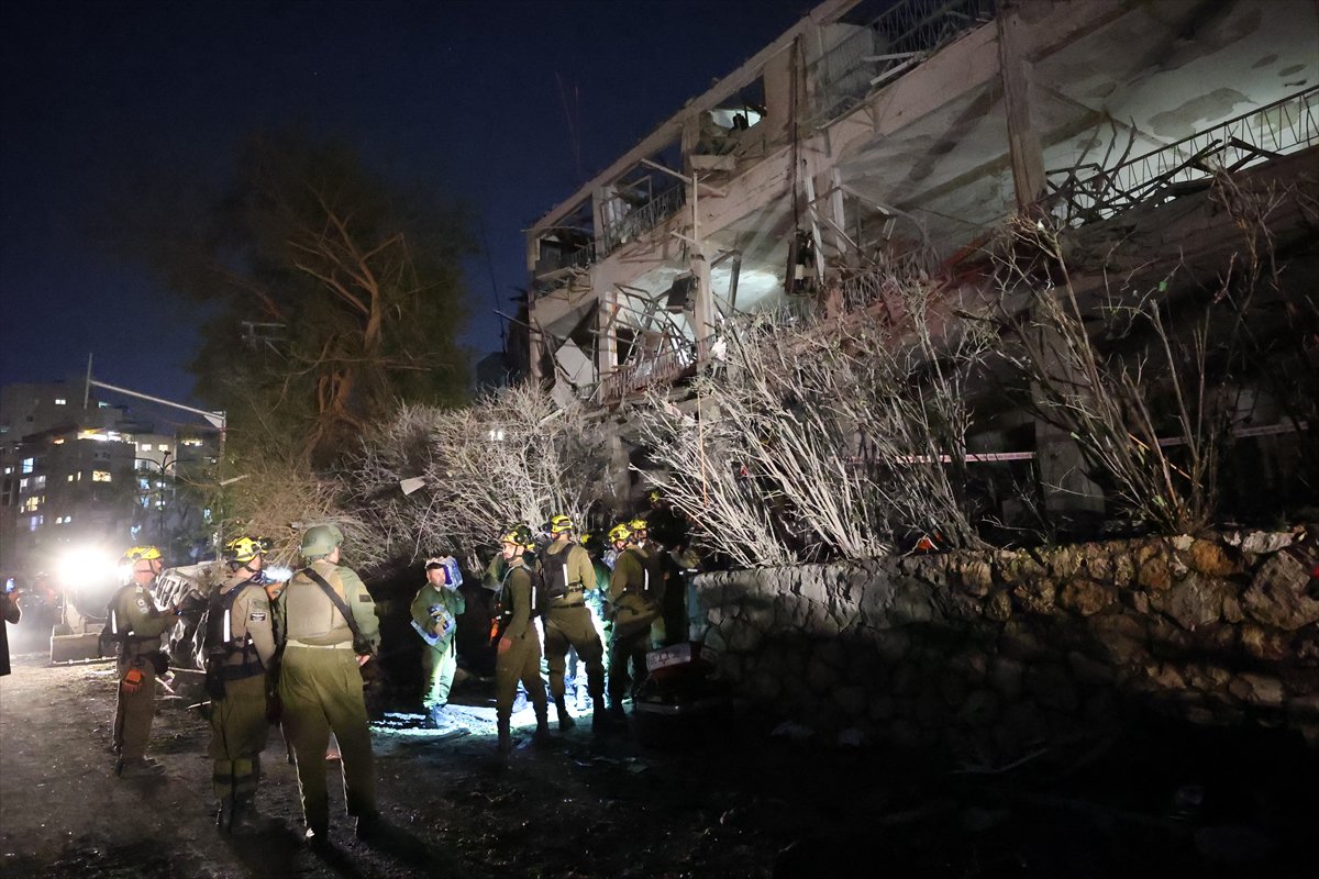 Tel Aviv yerle bir oldu, İran’ın füze yağmuru şehri harabeye çevirdi