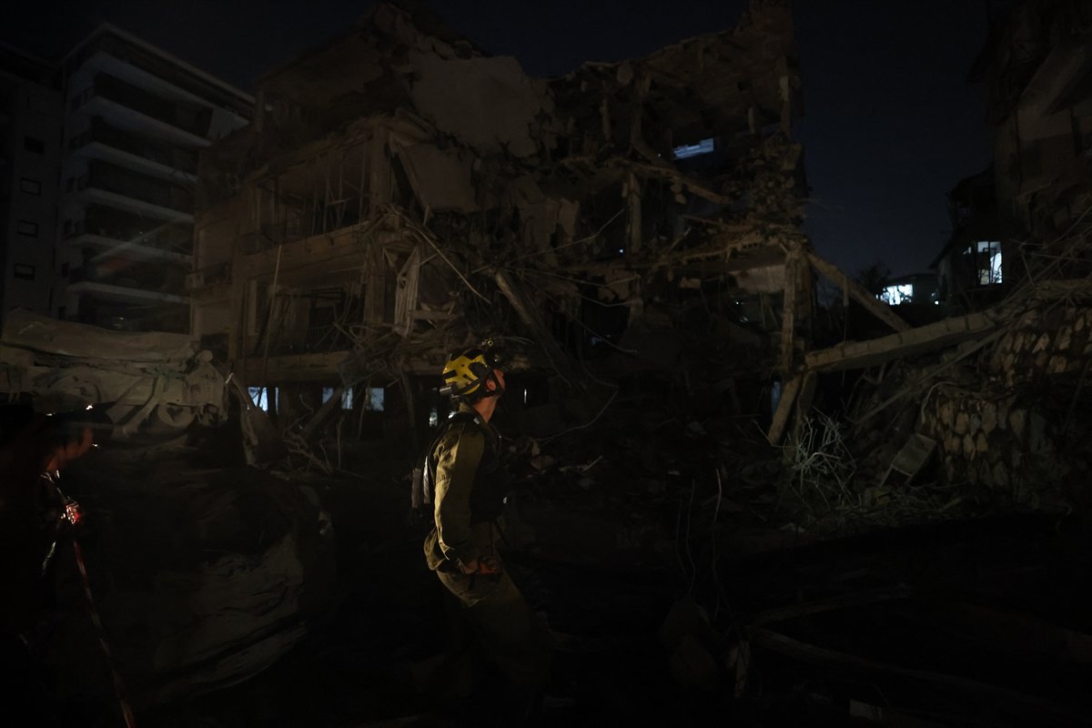 Tel Aviv yerle bir oldu, İran’ın füze yağmuru şehri harabeye çevirdi