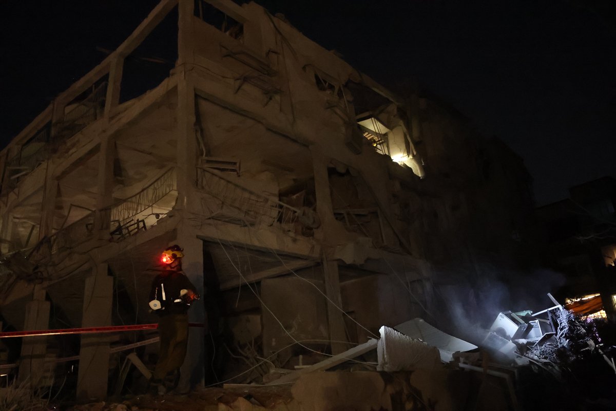 Tel Aviv yerle bir oldu, İran’ın füze yağmuru şehri harabeye çevirdi