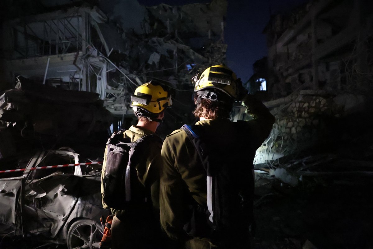 Tel Aviv yerle bir oldu, İran’ın füze yağmuru şehri harabeye çevirdi