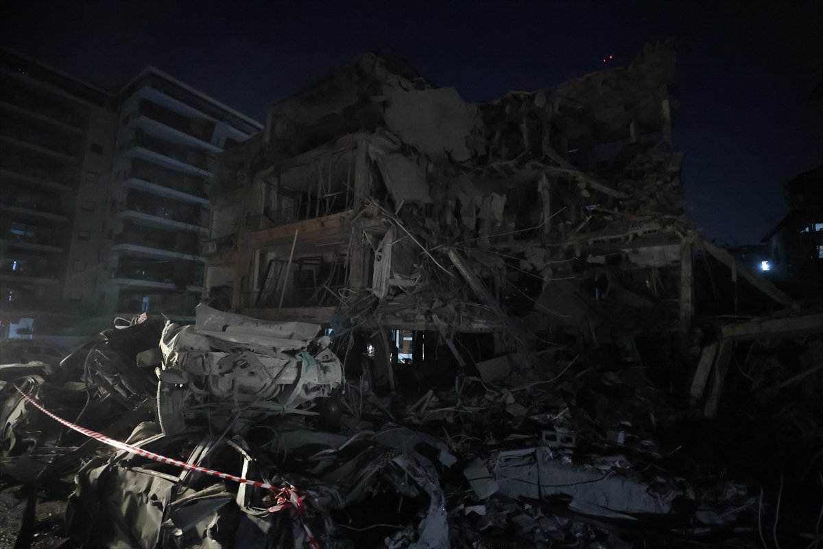 Tel Aviv yerle bir oldu, İran’ın füze yağmuru şehri harabeye çevirdi