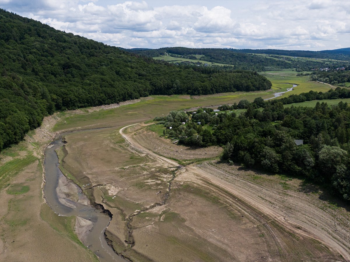 Polonya alarm veriyor, kuraklık su seviyesini dibe çekti