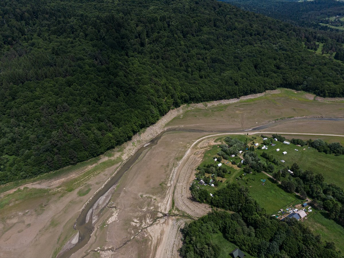 Polonya alarm veriyor, kuraklık su seviyesini dibe çekti