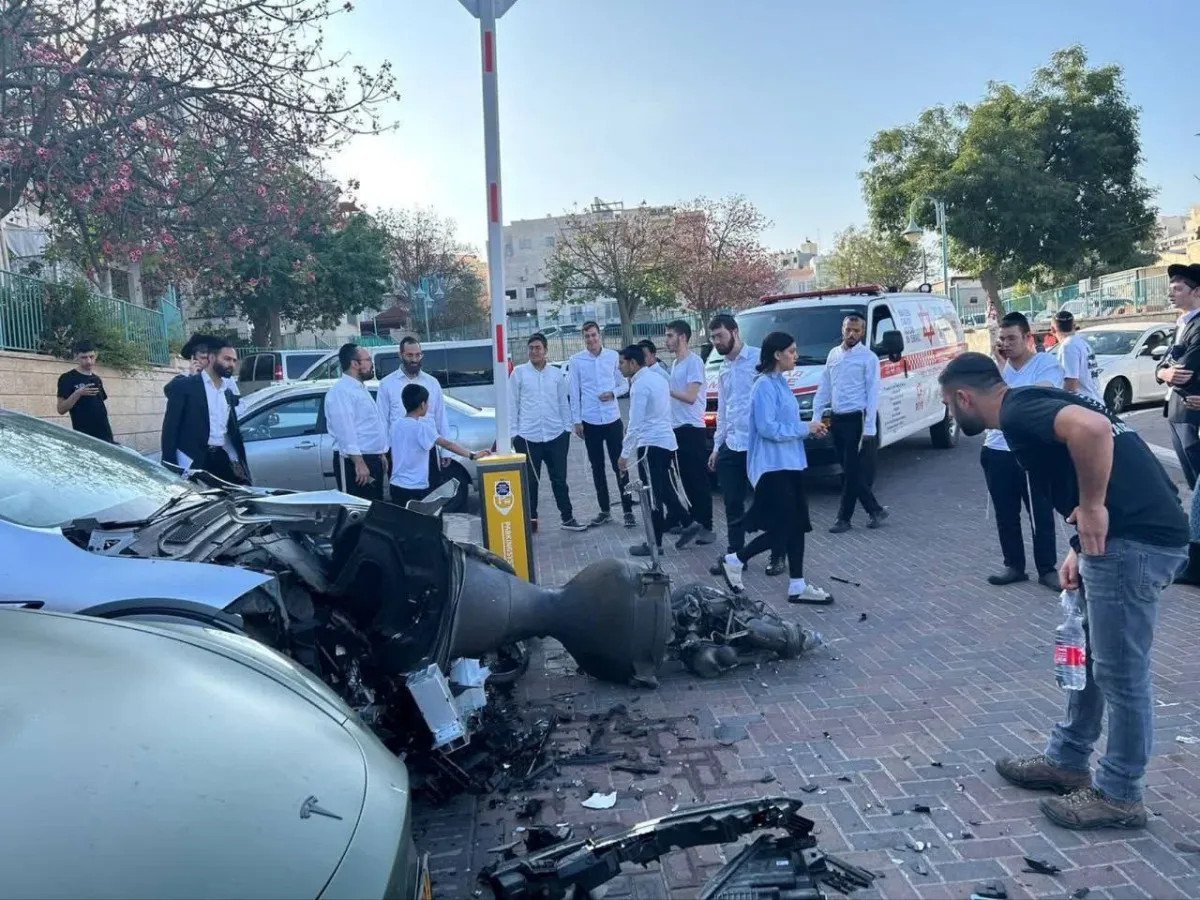 İran füzeleriyle vurulan İsrail'den yıkım manzaraları