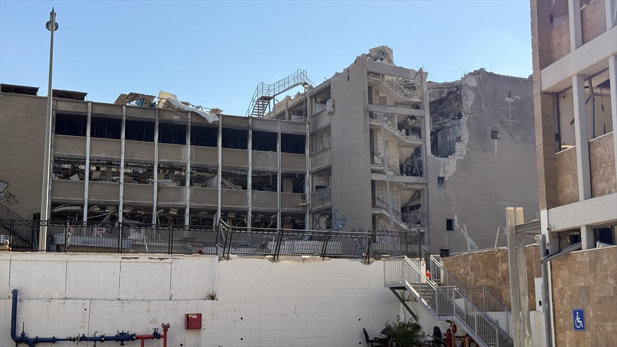 İran'ın, İsrail'e saldırısından sonra yıkım kareleri