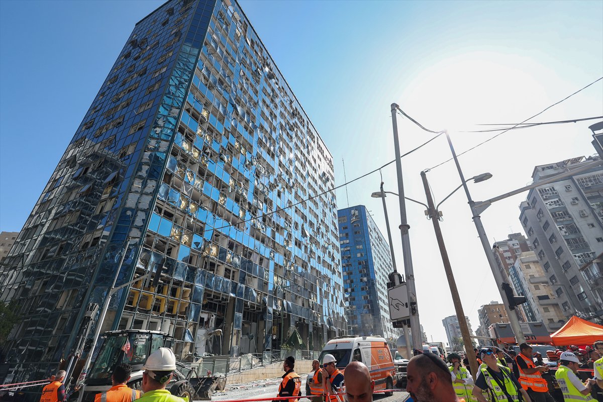 İran'ın, İsrail'e saldırısından sonra yıkım kareleri