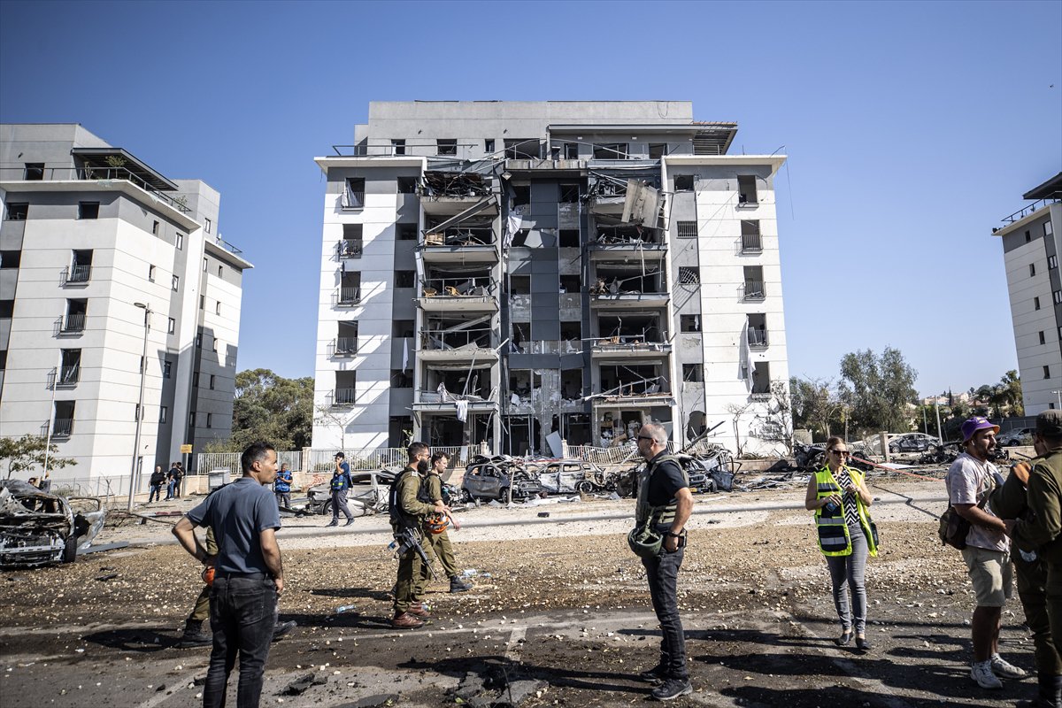 İran'ın, İsrail'e saldırısından sonra yıkım kareleri