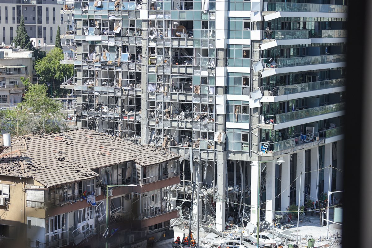 İran'ın, İsrail'e saldırısından sonra yıkım kareleri