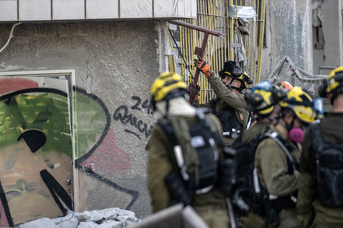 İran'ın, İsrail'e saldırısından sonra yıkım kareleri