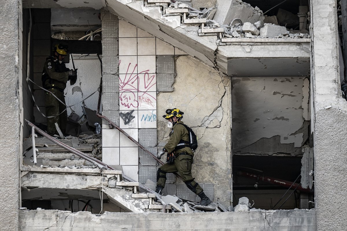 İran'ın, İsrail'e saldırısından sonra yıkım kareleri