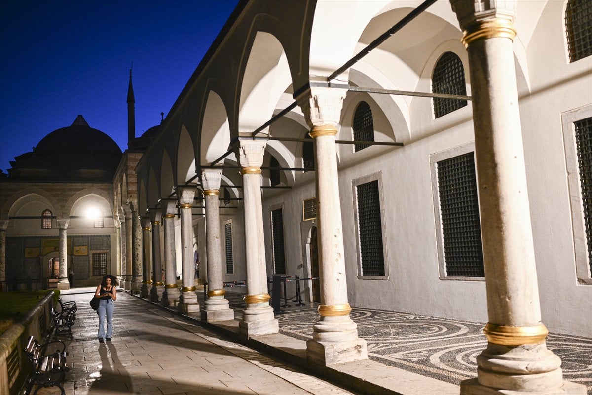 Topkapı Sarayı, gece turlarıyla ziyaretçilerini büyülüyor