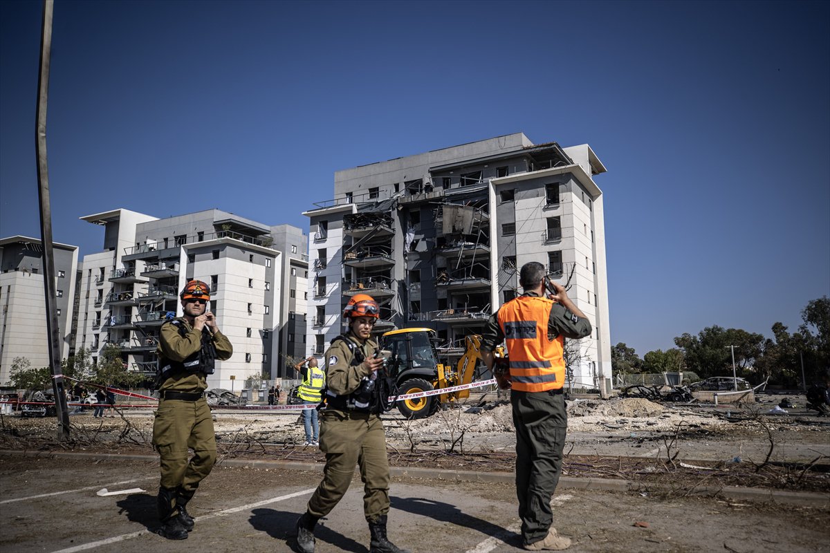 İran'ın, İsrail'e saldırısından sonra yıkım kareleri