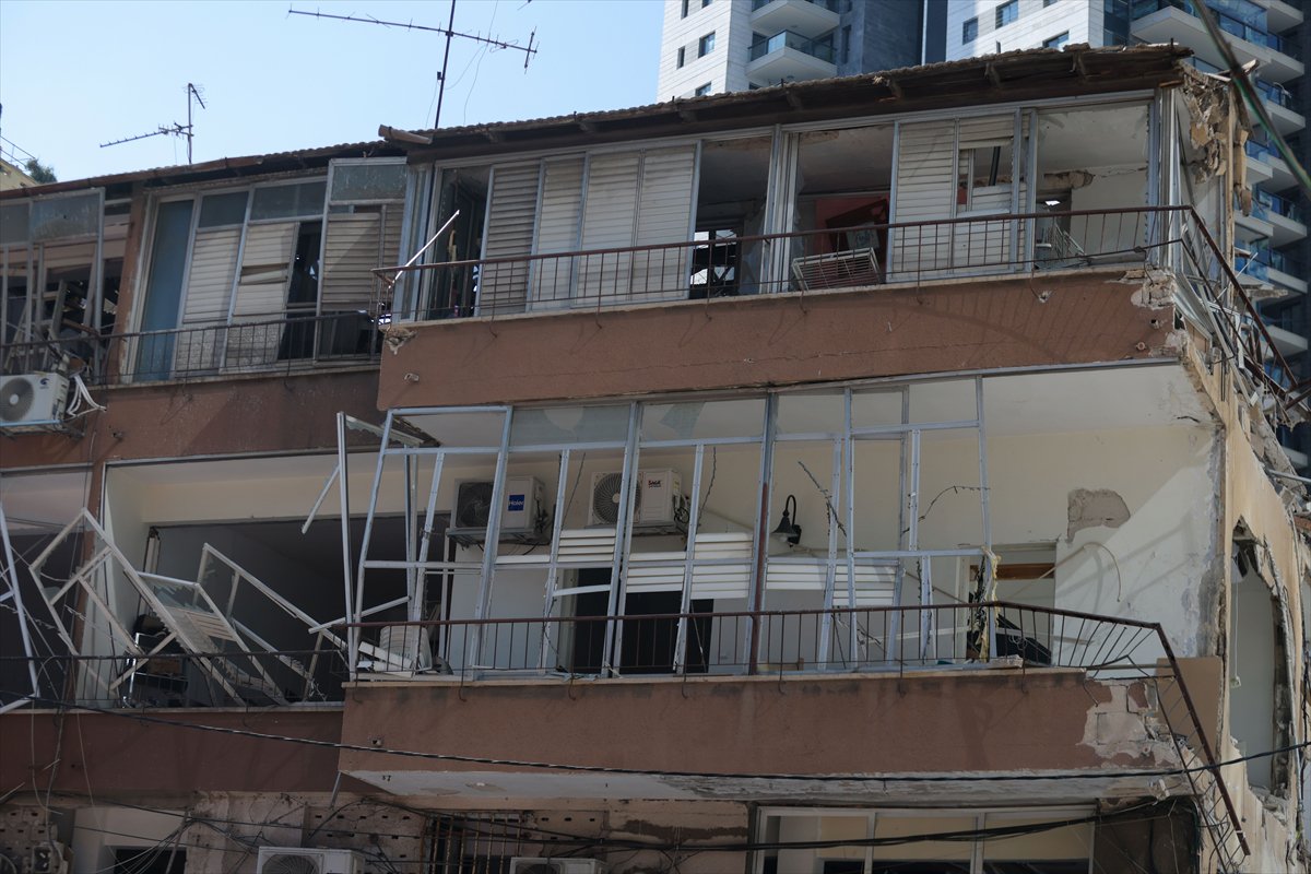 İran'ın, İsrail'e saldırısından sonra yıkım kareleri