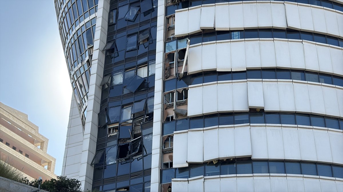 İran'ın, İsrail'e saldırısından sonra yıkım kareleri