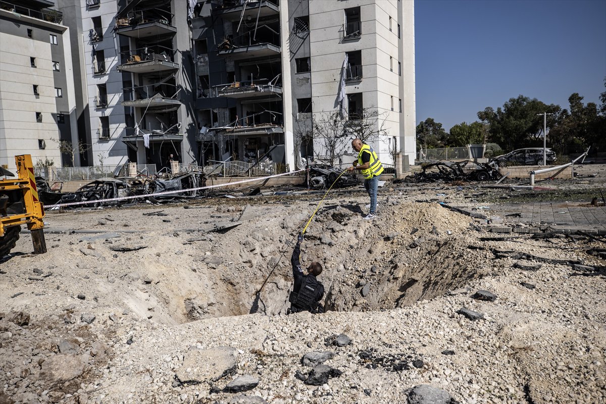 İran'ın, İsrail'e saldırısından sonra yıkım kareleri