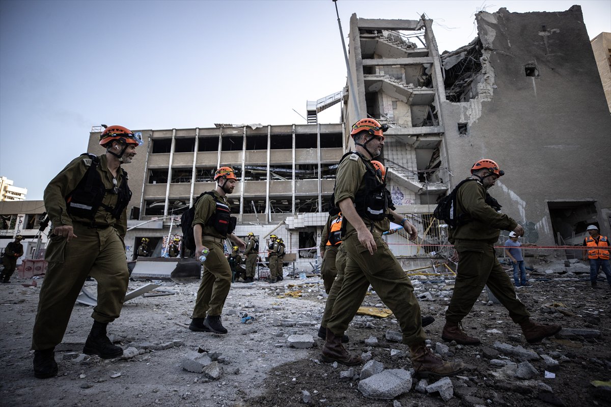 İran'ın, İsrail'e saldırısından sonra yıkım kareleri