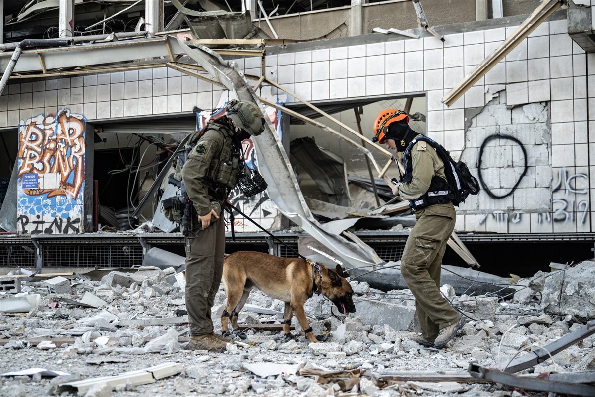 İran'ın, İsrail'e saldırısından sonra yıkım kareleri