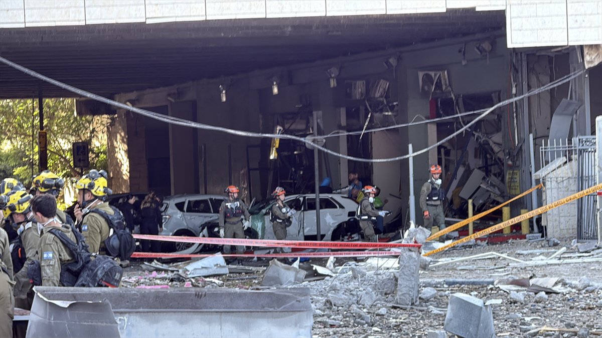 İran'ın, İsrail'e saldırısından sonra yıkım kareleri