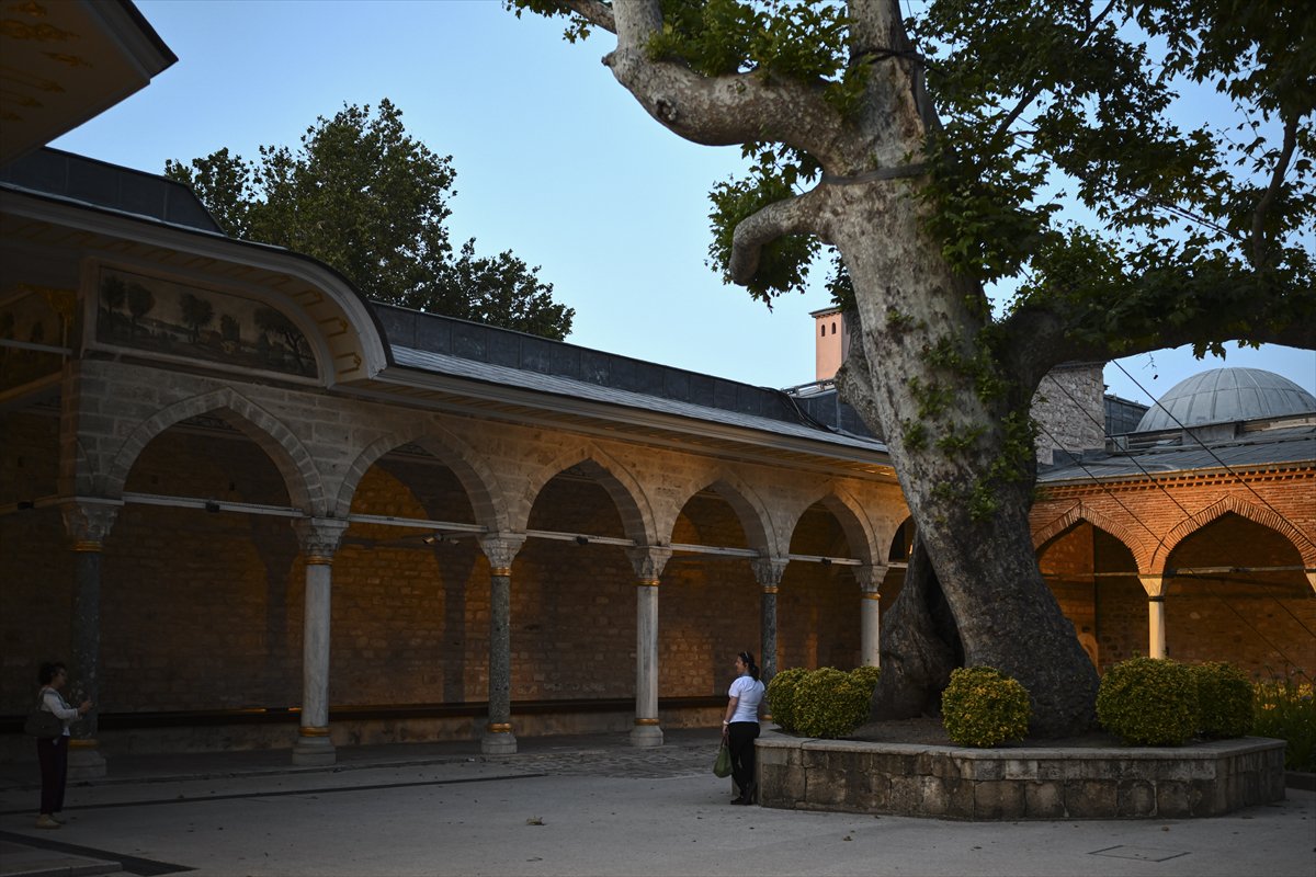Topkapı Sarayı, gece turlarıyla ziyaretçilerini büyülüyor