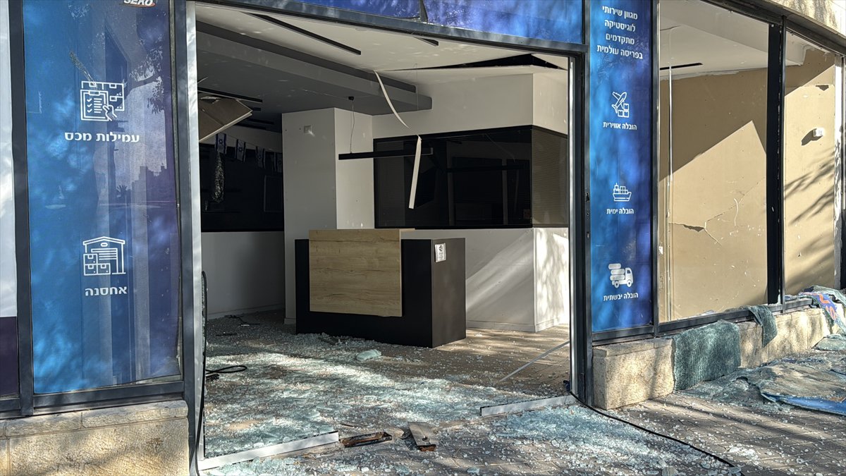 İran'ın, İsrail'e saldırısından sonra yıkım kareleri