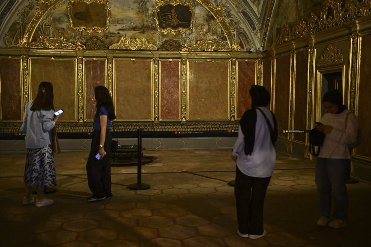 Topkapı Sarayı, gece turlarıyla ziyaretçilerini büyülüyor