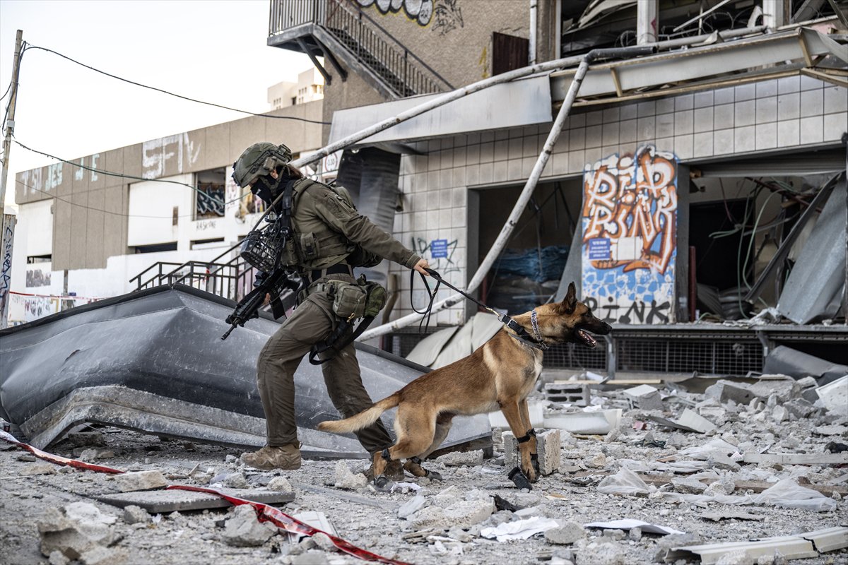 İran'ın, İsrail'e saldırısından sonra yıkım kareleri