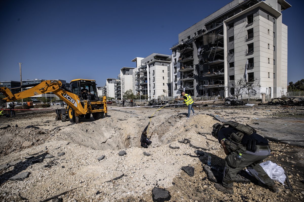 İran'ın, İsrail'e saldırısından sonra yıkım kareleri