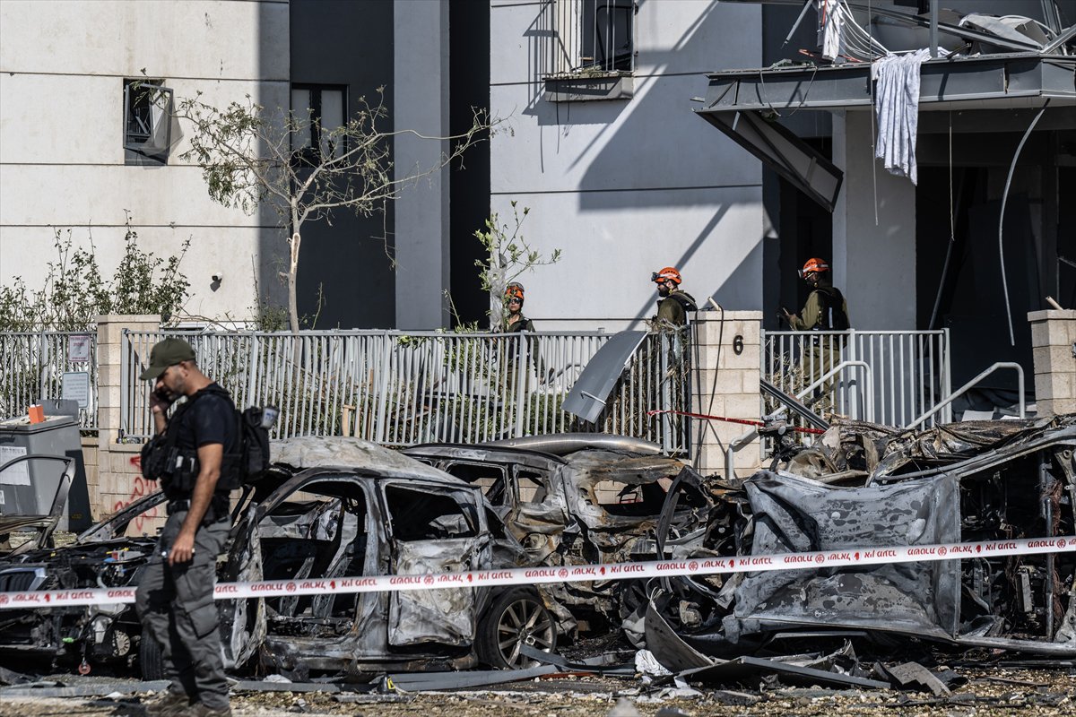 İran'ın, İsrail'e saldırısından sonra yıkım kareleri