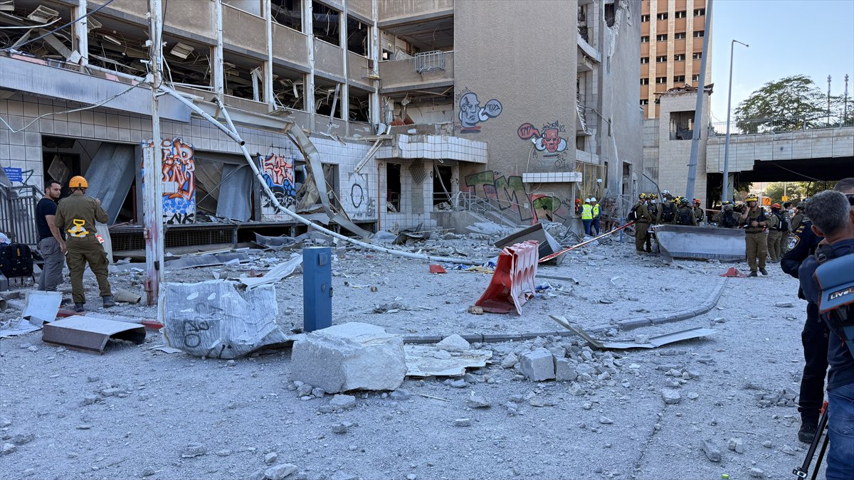 İran'ın, İsrail'e saldırısından sonra yıkım kareleri