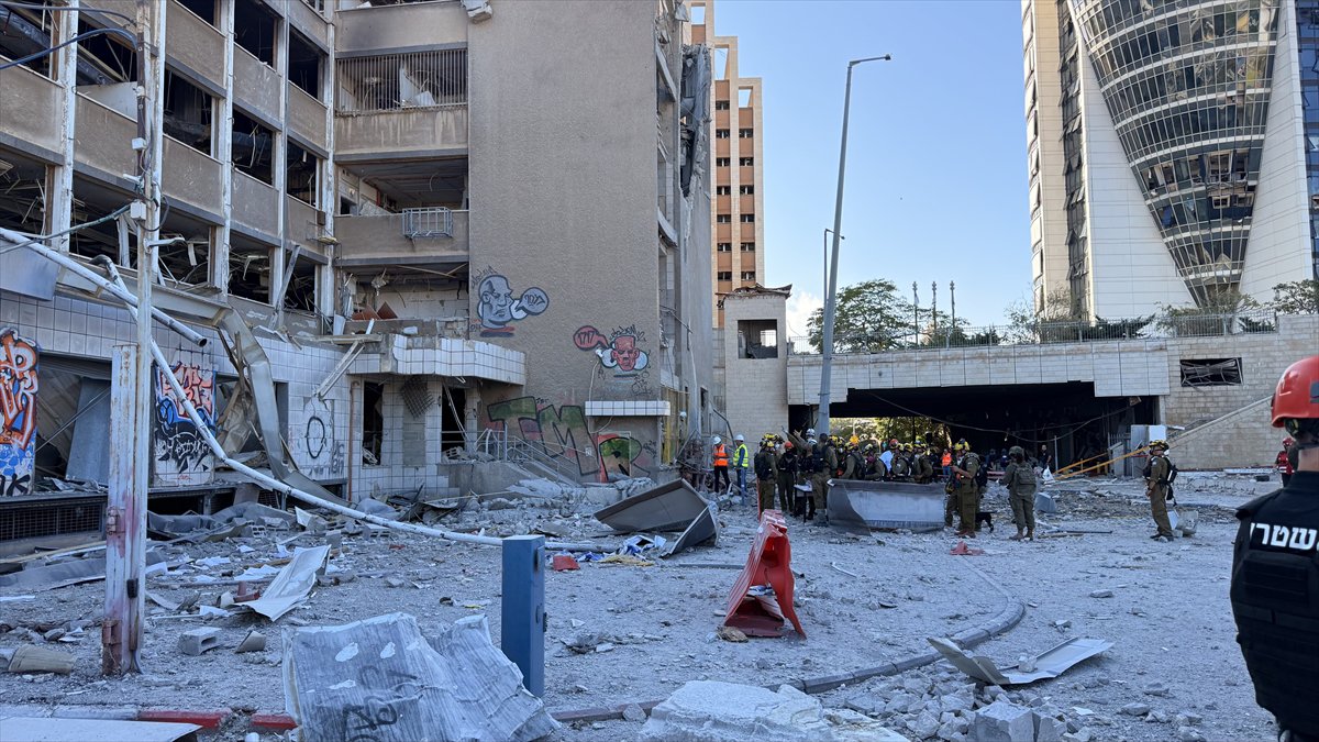 İran'ın, İsrail'e saldırısından sonra yıkım kareleri