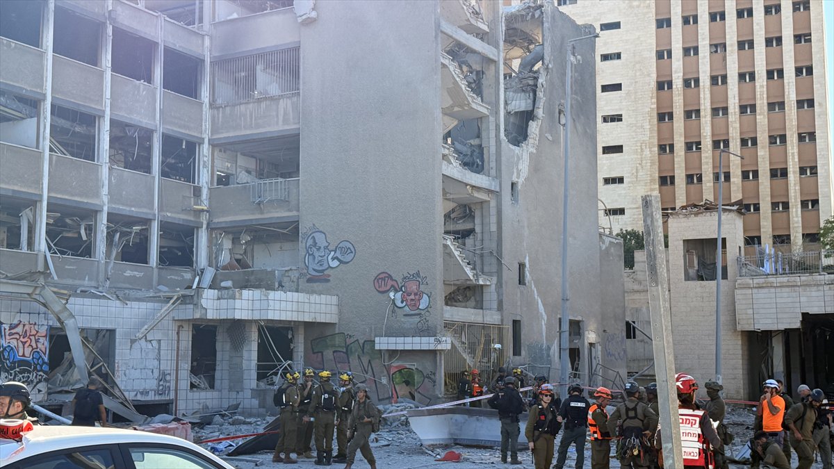 İran'ın, İsrail'e saldırısından sonra yıkım kareleri