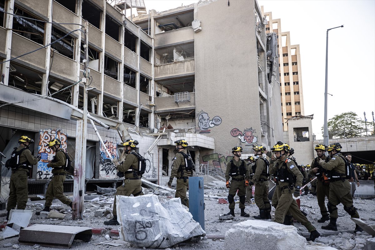 İran'ın, İsrail'e saldırısından sonra yıkım kareleri