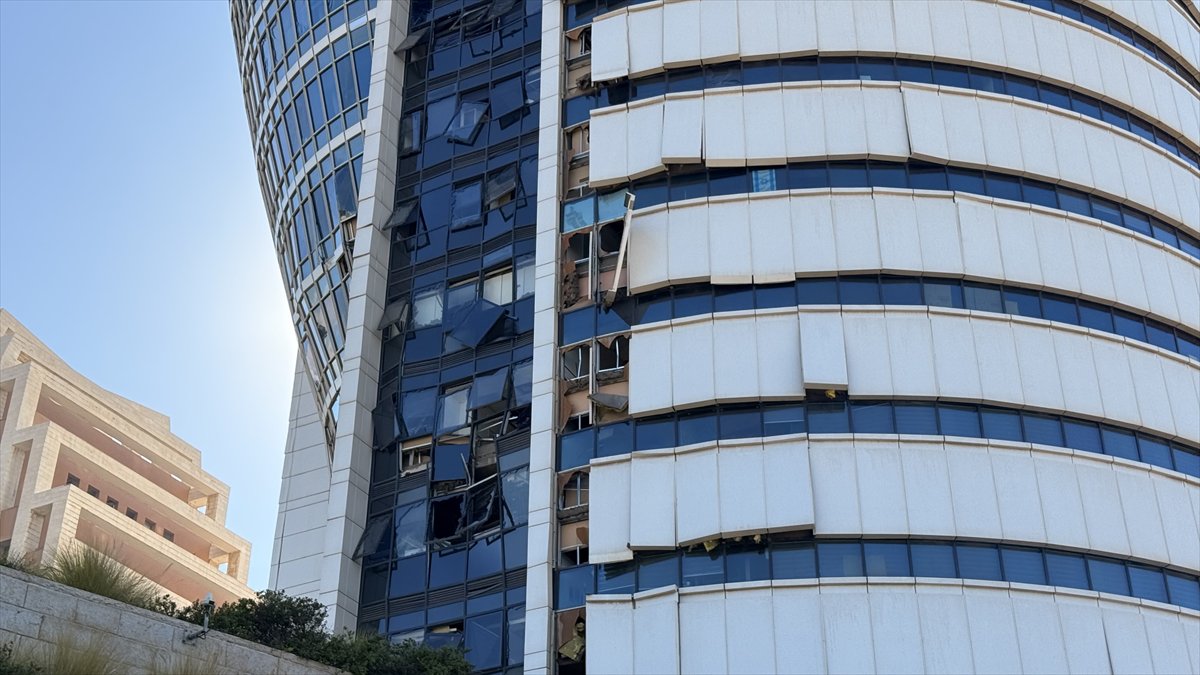 İran'ın, İsrail'e saldırısından sonra yıkım kareleri