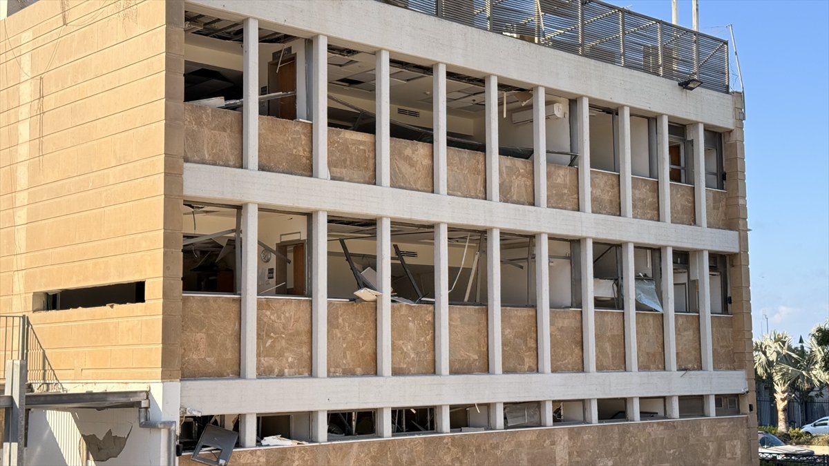 İran'ın, İsrail'e saldırısından sonra yıkım kareleri