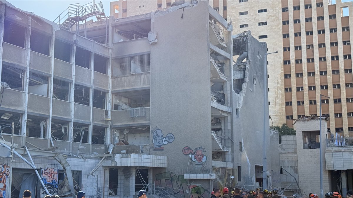 İran'ın, İsrail'e saldırısından sonra yıkım kareleri