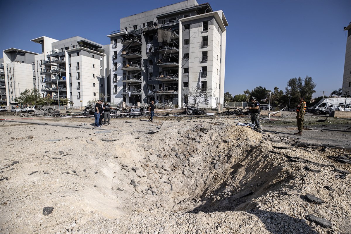 İran'ın, İsrail'e saldırısından sonra yıkım kareleri