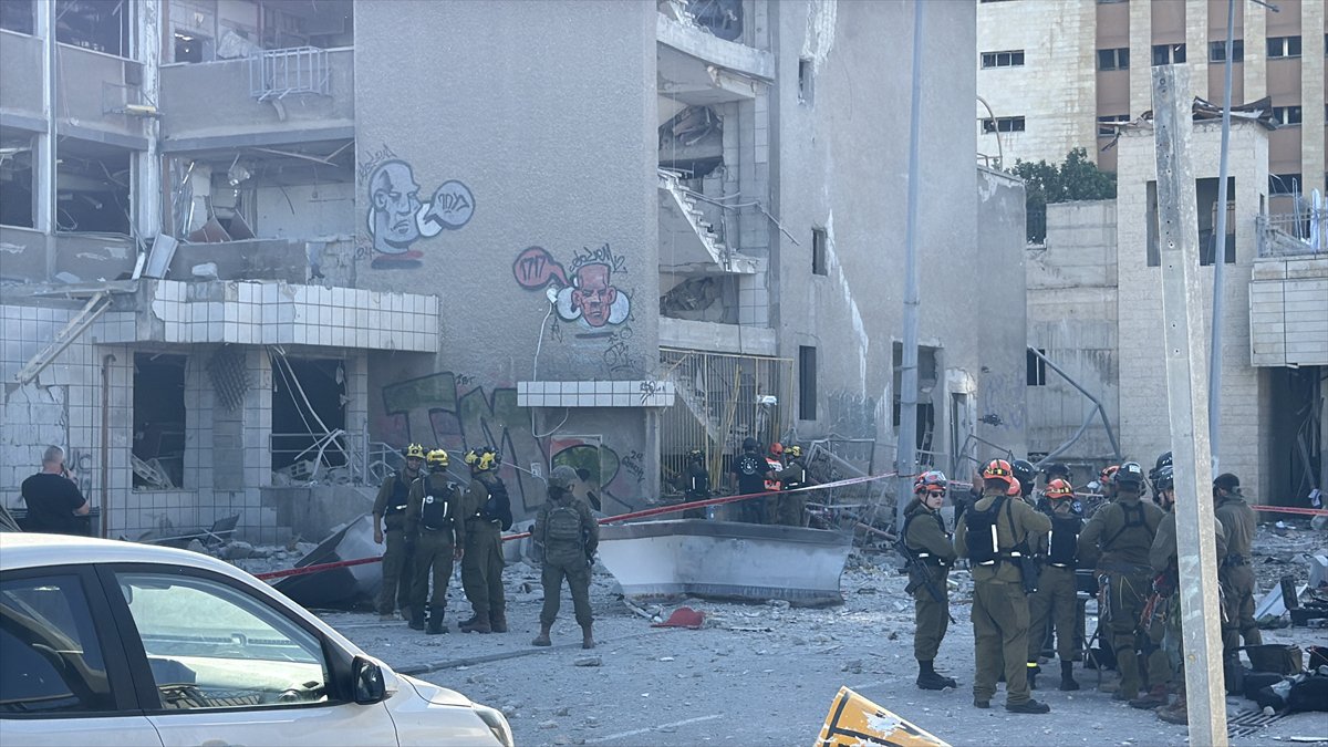 İran'ın, İsrail'e saldırısından sonra yıkım kareleri