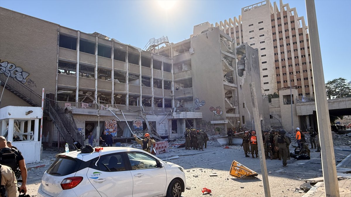 İran'ın, İsrail'e saldırısından sonra yıkım kareleri