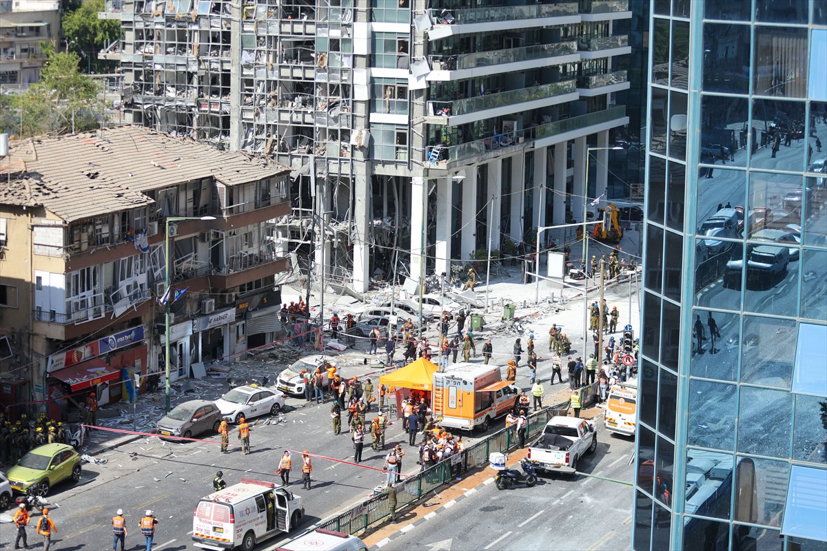 İran'ın, İsrail'e saldırısından sonra yıkım kareleri