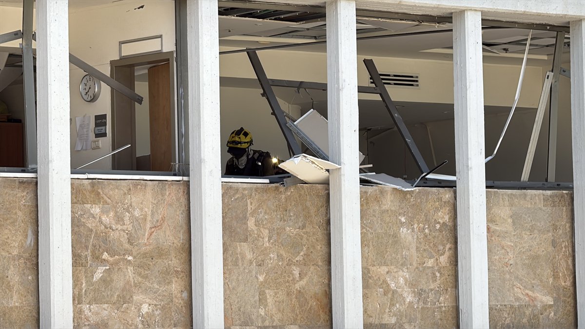 İran'ın, İsrail'e saldırısından sonra yıkım kareleri