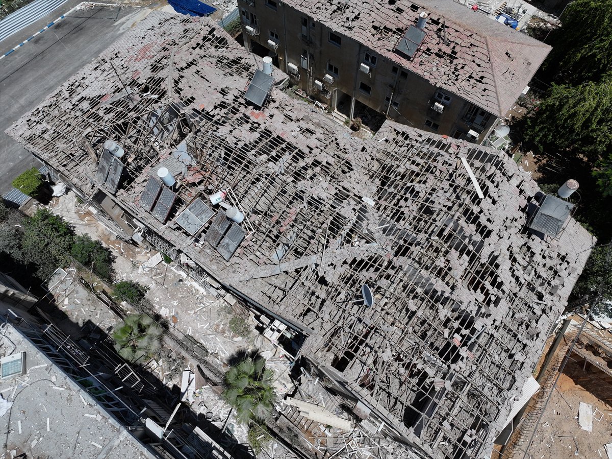 İran'ın, İsrail'e saldırısından sonra yıkım kareleri