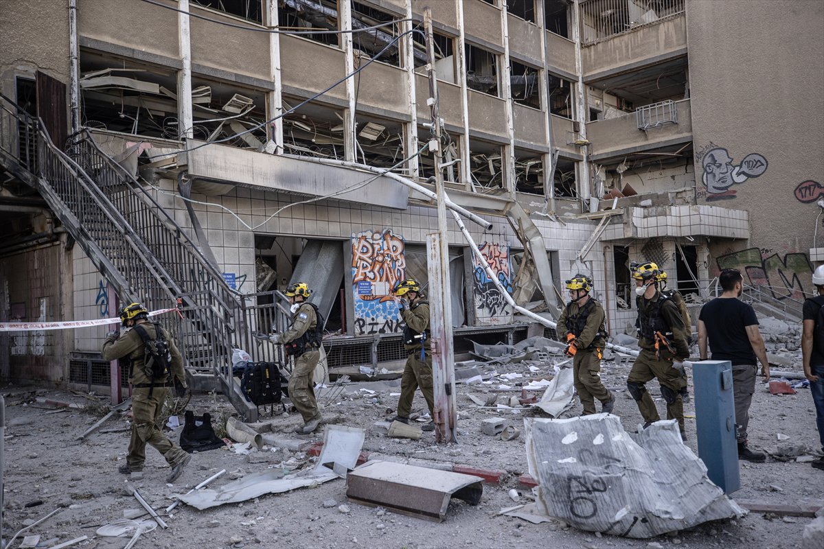 İran'ın, İsrail'e saldırısından sonra yıkım kareleri