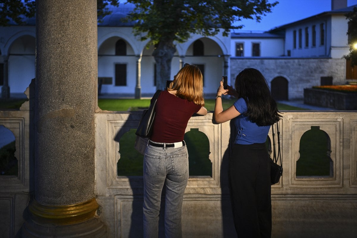 Topkapı Sarayı, gece turlarıyla ziyaretçilerini büyülüyor