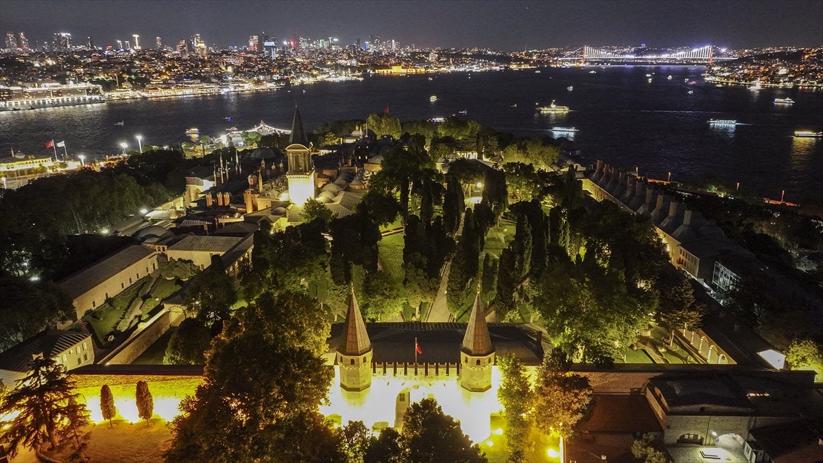 Topkapı Sarayı, gece turlarıyla ziyaretçilerini büyülüyor