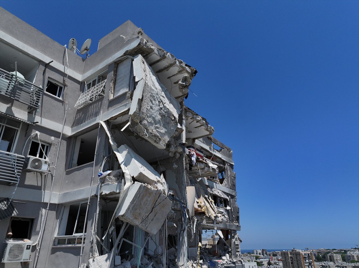 İran'ın, İsrail'e saldırısından sonra yıkım kareleri